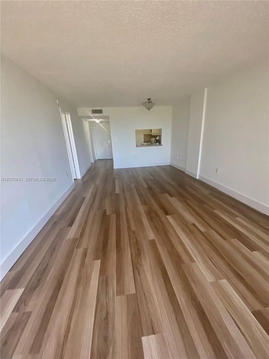 For Rent: $1,845 (1 beds, 1 baths, 840 Square Feet)