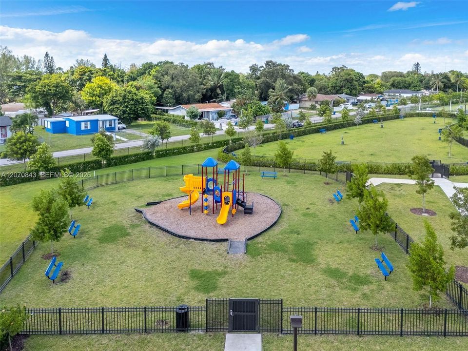 На продажу: $619,999 (3 спален, 2 ванн, 1840 Квадратных фут)