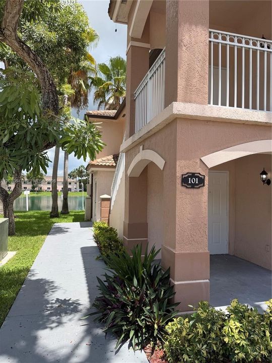For Rent: $2,175 (3 beds, 2 baths, 1099 Square Feet)