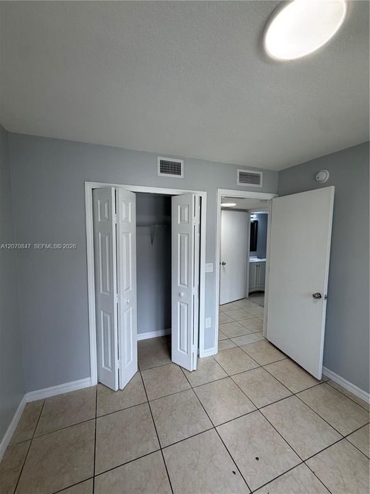 For Rent: $2,175 (3 beds, 2 baths, 1099 Square Feet)