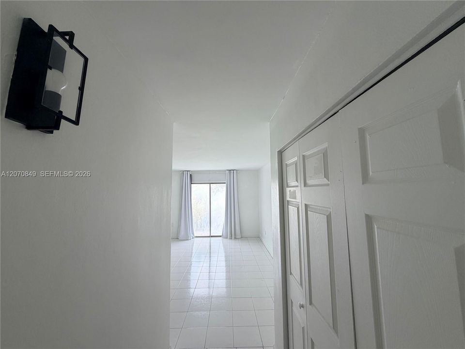 For Rent: $2,100 (2 beds, 1 baths, 750 Square Feet)