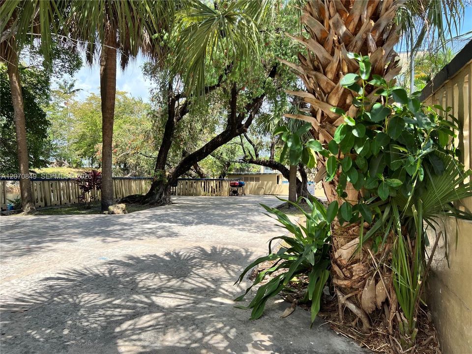 For Rent: $2,100 (2 beds, 1 baths, 750 Square Feet)