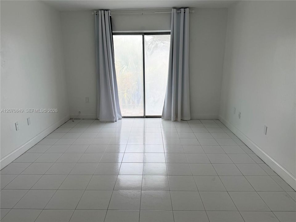 For Rent: $2,100 (2 beds, 1 baths, 750 Square Feet)