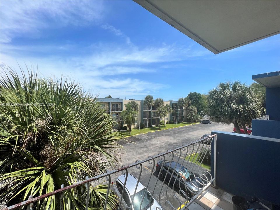 For Rent: $2,100 (2 beds, 1 baths, 750 Square Feet)