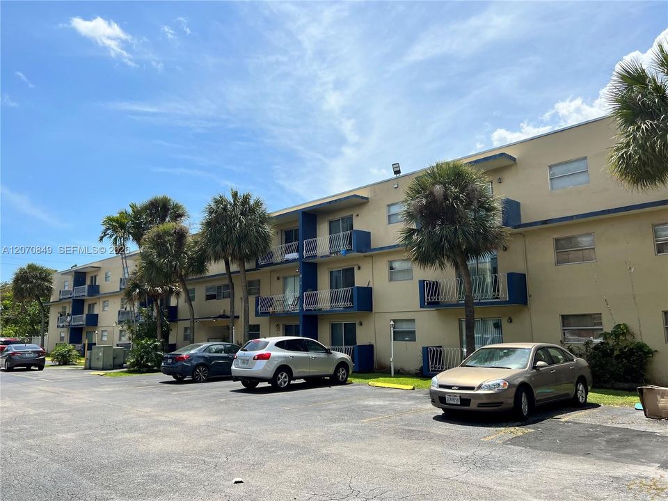 For Rent: $2,100 (2 beds, 1 baths, 750 Square Feet)