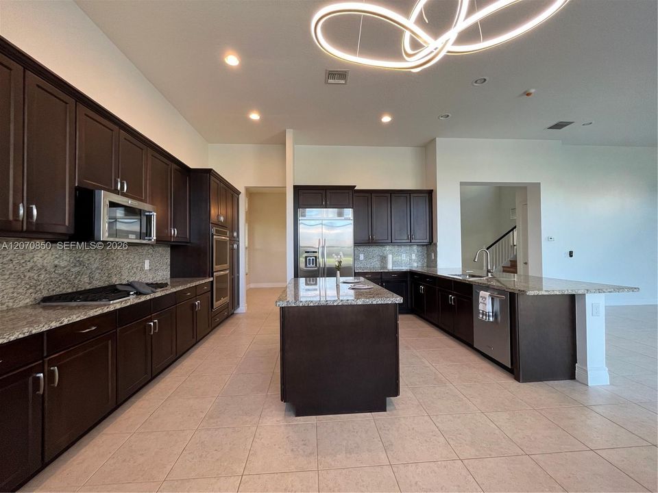 For Sale: $2,290,000 (5 beds, 7 baths, 5188 Square Feet)