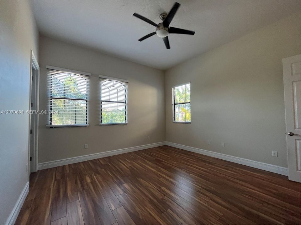For Sale: $2,290,000 (5 beds, 7 baths, 5188 Square Feet)