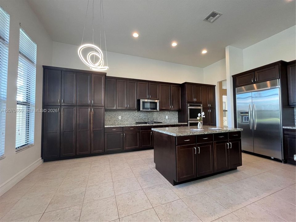 For Sale: $2,290,000 (5 beds, 7 baths, 5188 Square Feet)