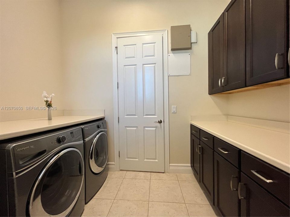 For Sale: $2,290,000 (5 beds, 7 baths, 5188 Square Feet)