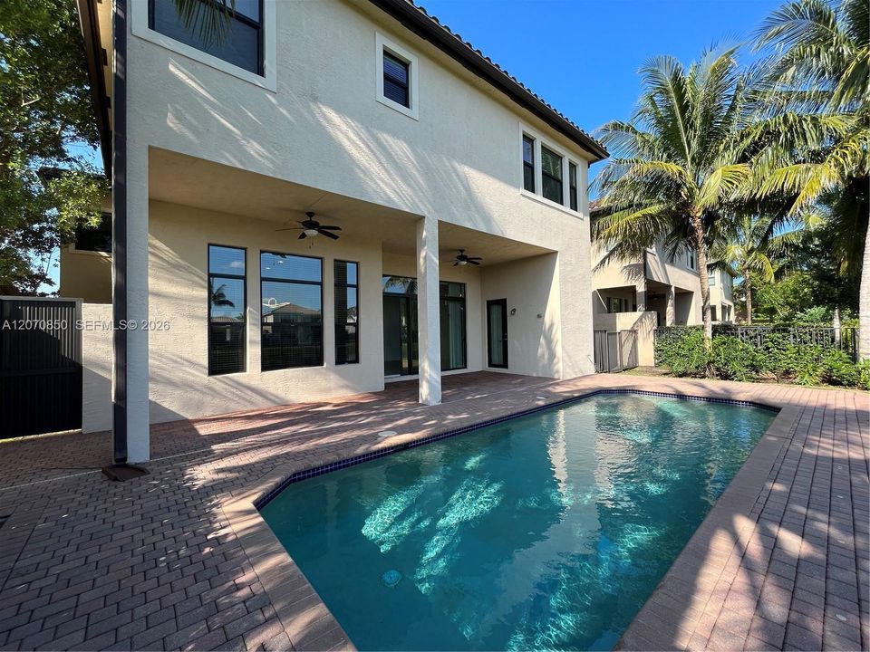For Sale: $2,290,000 (5 beds, 7 baths, 5188 Square Feet)