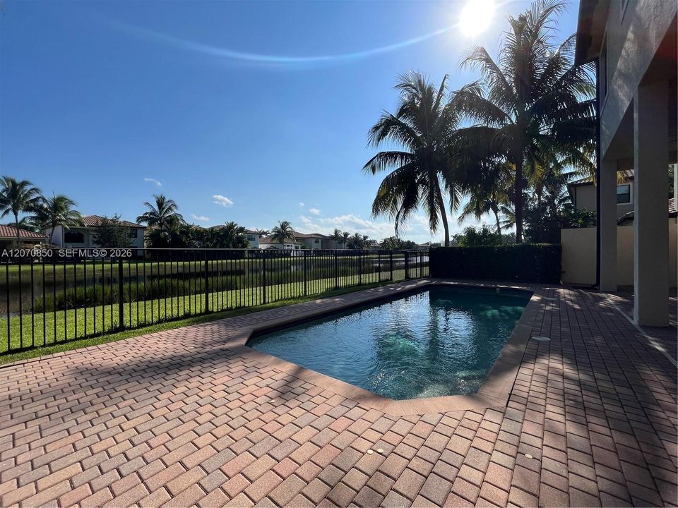 For Sale: $2,290,000 (5 beds, 7 baths, 5188 Square Feet)