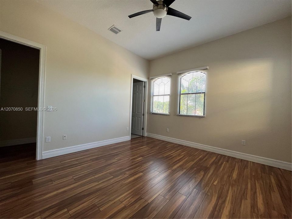 For Sale: $2,290,000 (5 beds, 7 baths, 5188 Square Feet)
