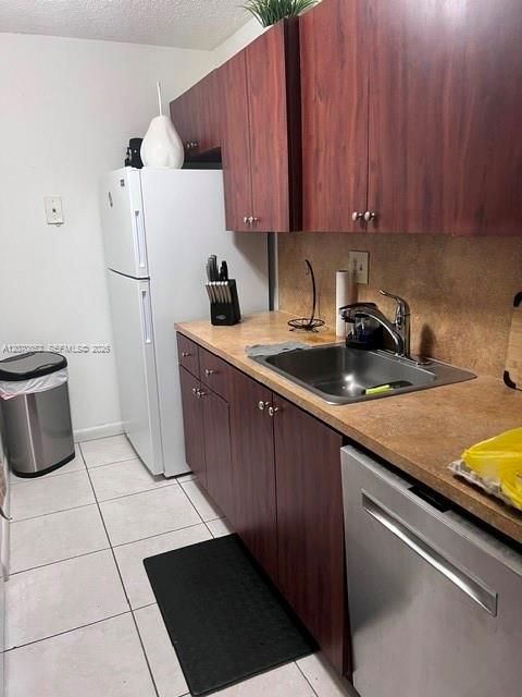 For Rent: $2,300 (3 beds, 2 baths, 994 Square Feet)