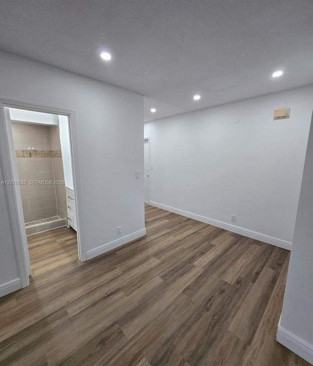 For Sale: $193,500 (1 beds, 1 baths, 685 Square Feet)