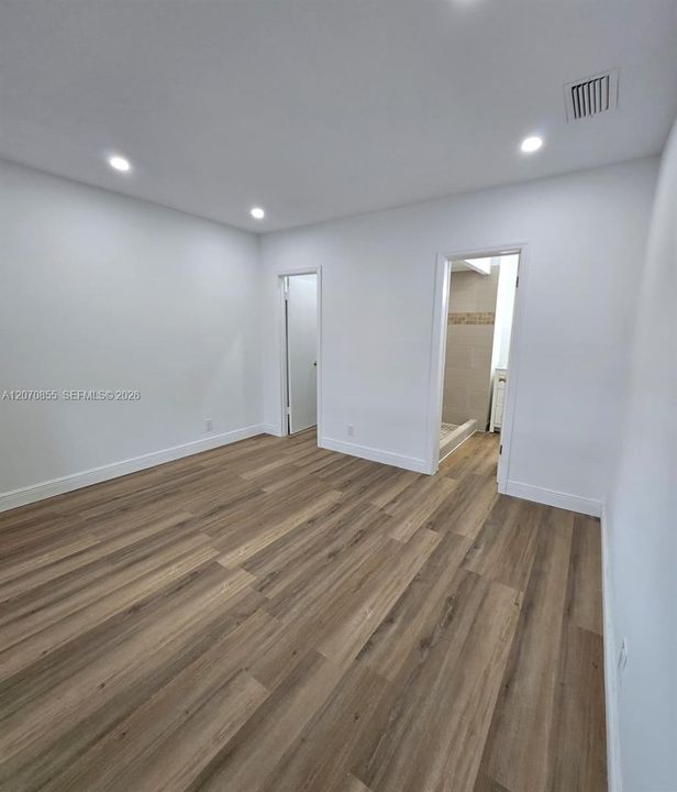 For Sale: $193,500 (1 beds, 1 baths, 685 Square Feet)