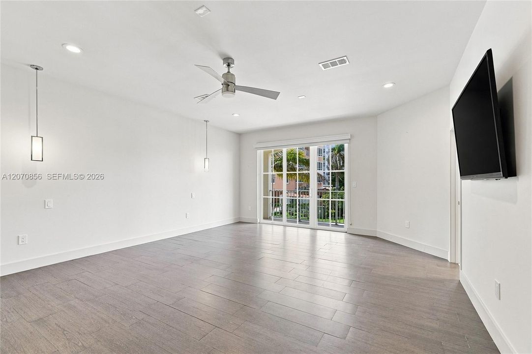 For Rent: $7,000 (3 beds, 2 baths, 2216 Square Feet)