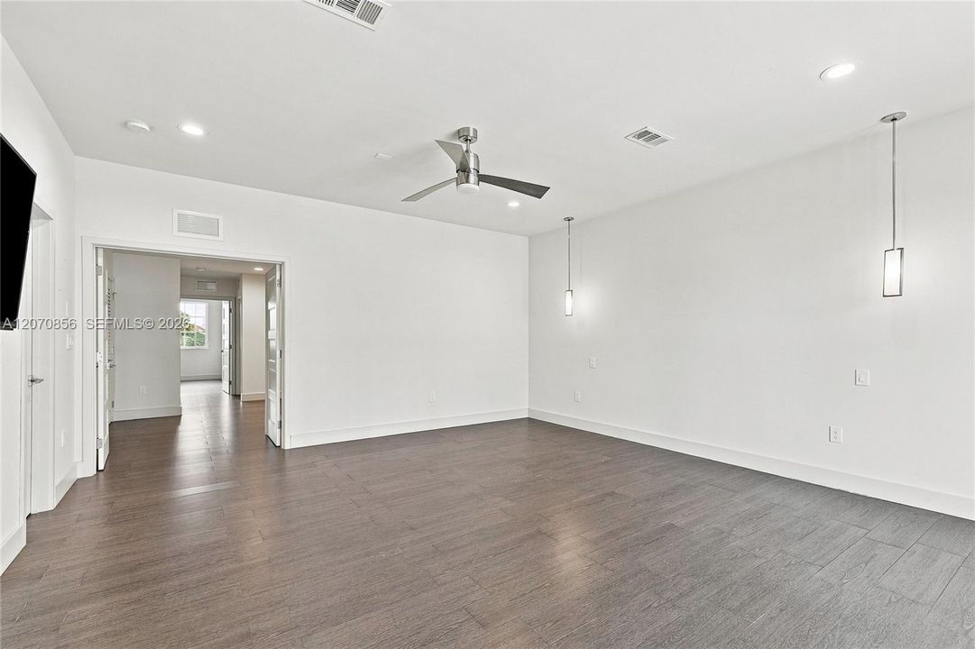 For Rent: $7,000 (3 beds, 2 baths, 2216 Square Feet)