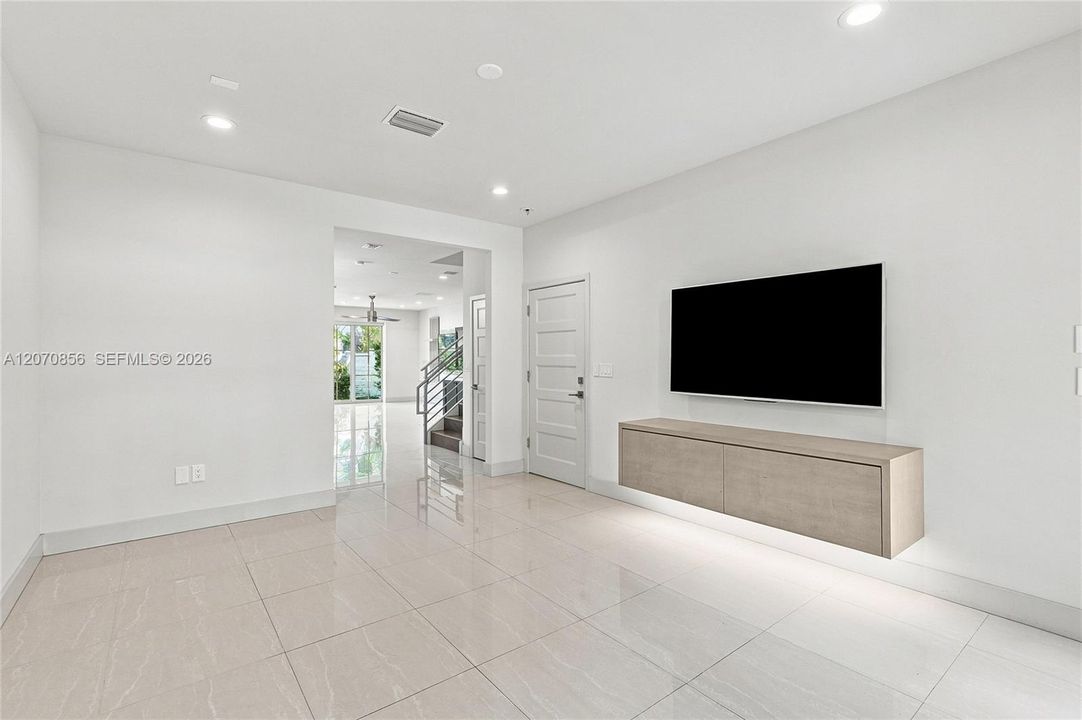 For Rent: $7,000 (3 beds, 2 baths, 2216 Square Feet)