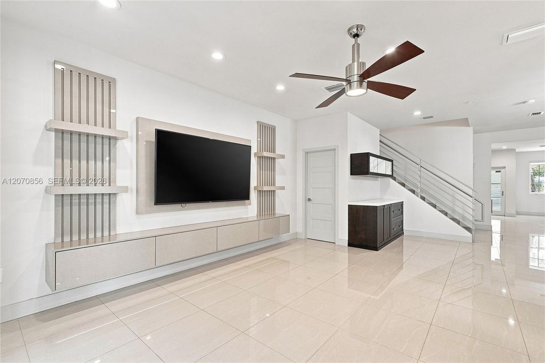 For Rent: $7,000 (3 beds, 2 baths, 2216 Square Feet)