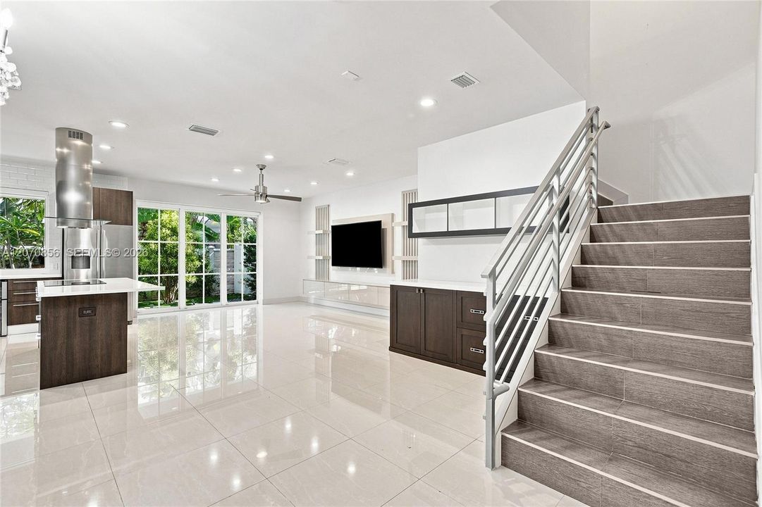 For Rent: $7,000 (3 beds, 2 baths, 2216 Square Feet)