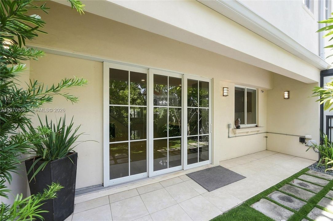For Rent: $7,000 (3 beds, 2 baths, 2216 Square Feet)
