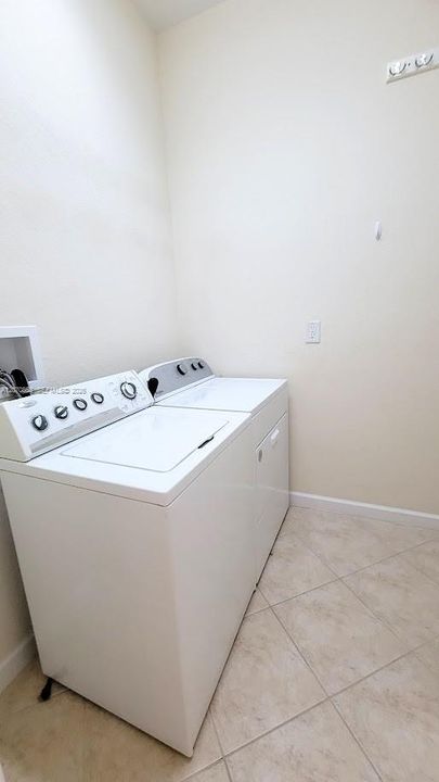 For Sale: $540,000 (3 beds, 2 baths, 2118 Square Feet)