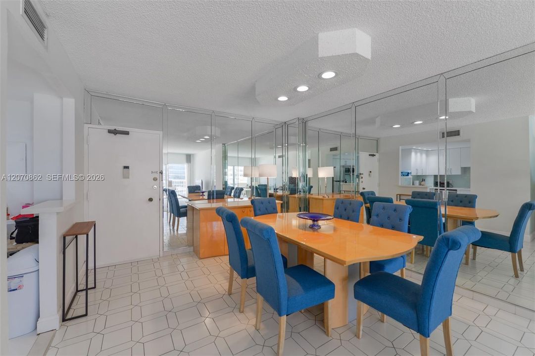 На продажу: $575,000 (2 спален, 2 ванн, 1240 Квадратных фут)