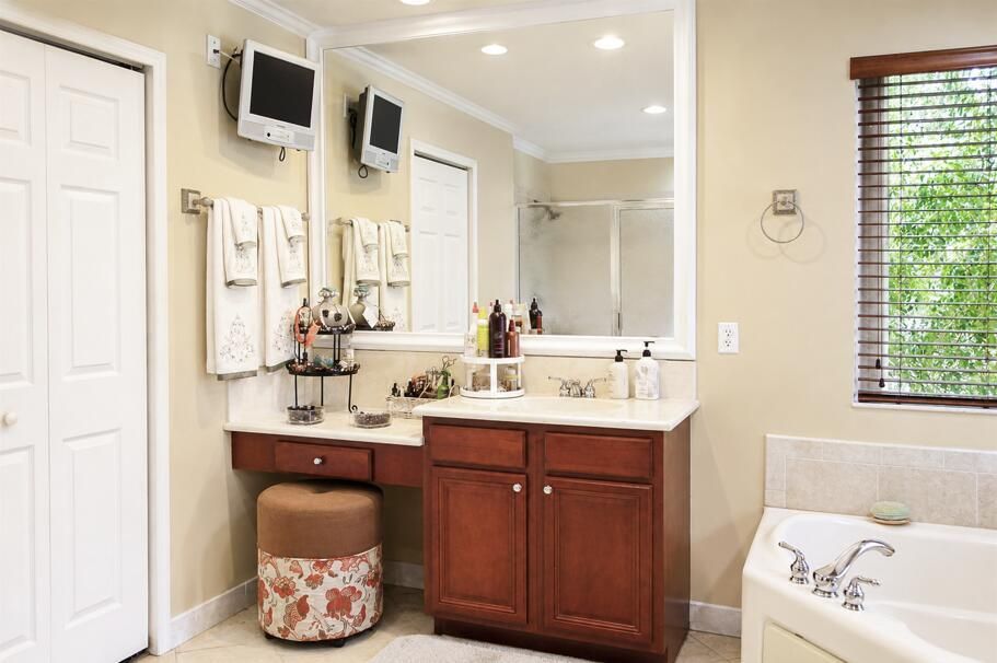 Master Bathroom His & Hers