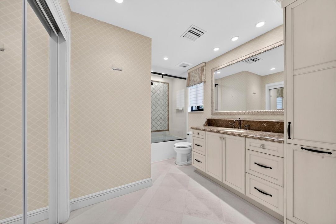 046-016-Ensuite Bathroom for-1500x1000