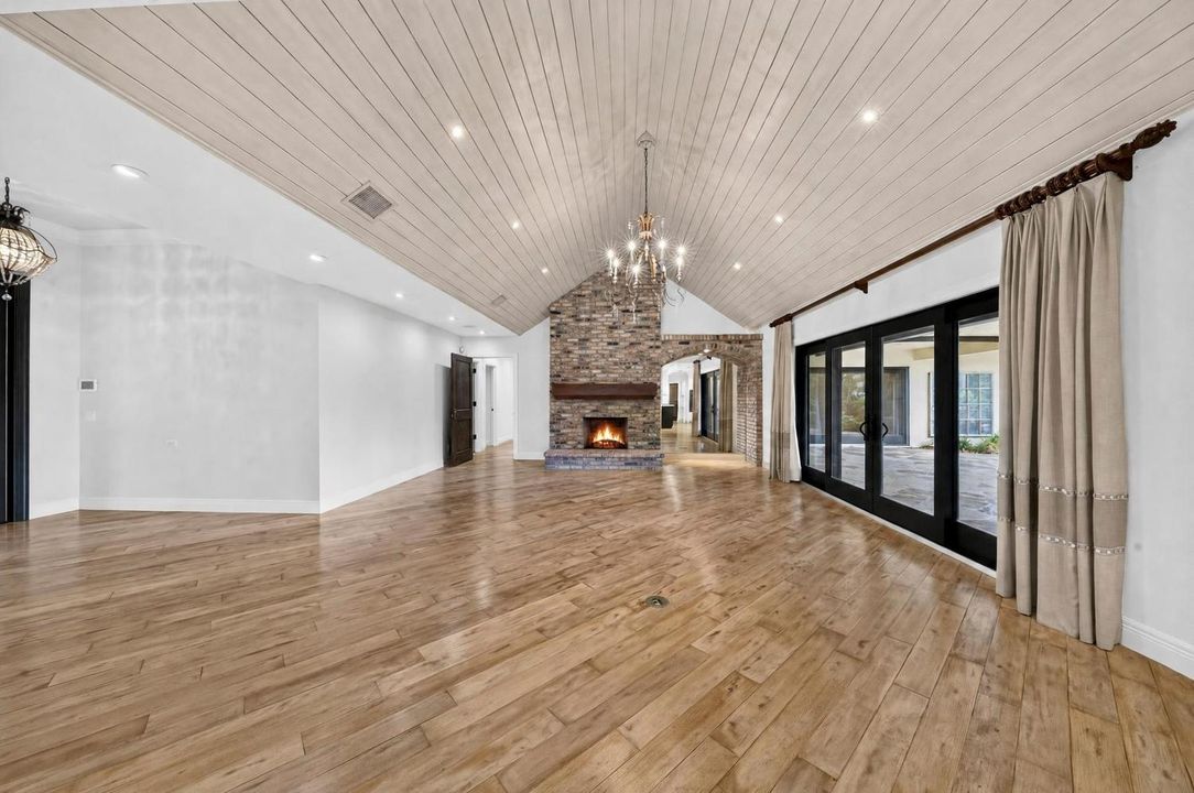 013-109-Living Room-1500x996