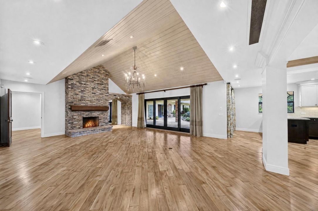 012-098-Living Room-1500x996