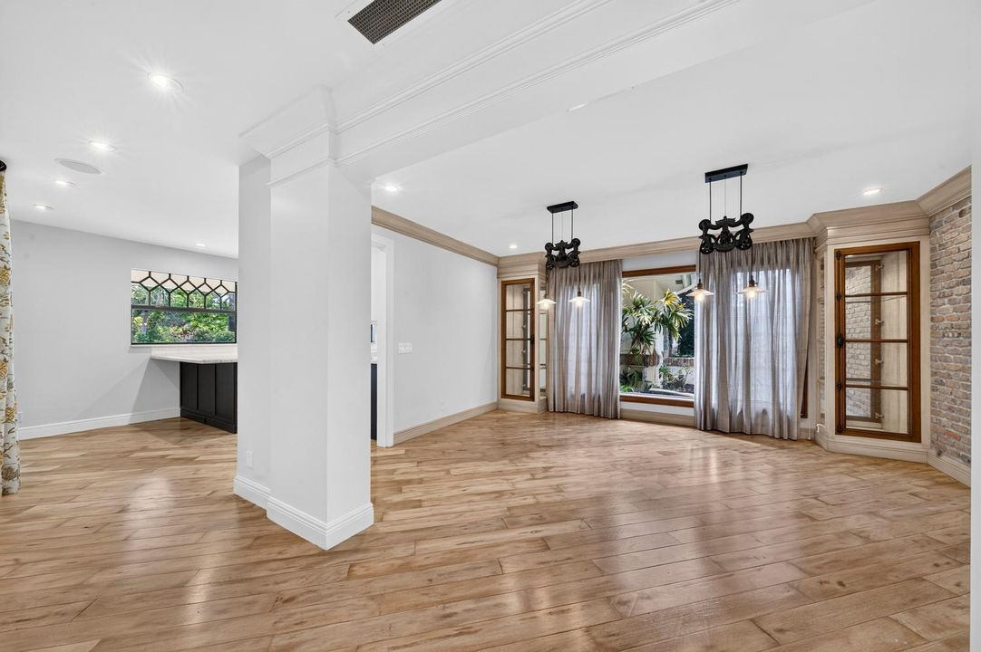 022-068-Dining Room-1500x998