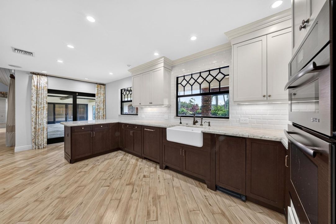 028-086-KitchenBreakfast-1500x999