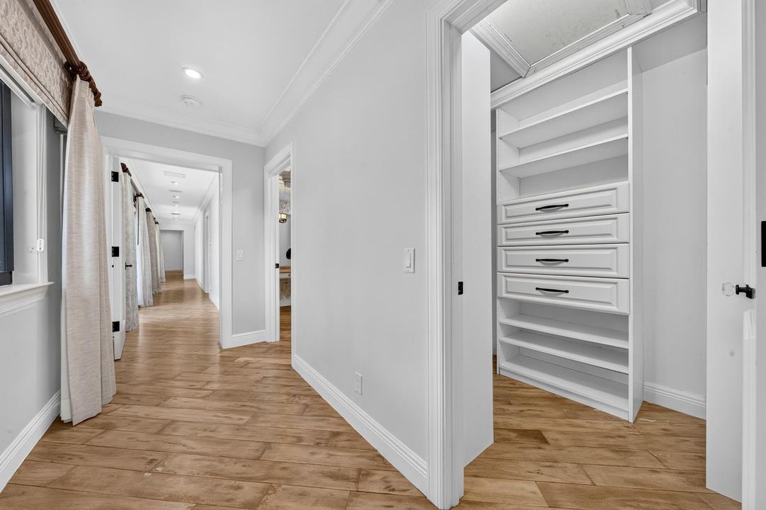 034-018-Primary Closet-1500x999