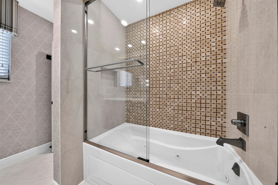 054-080-Ensuite Bathroom for-1500x999