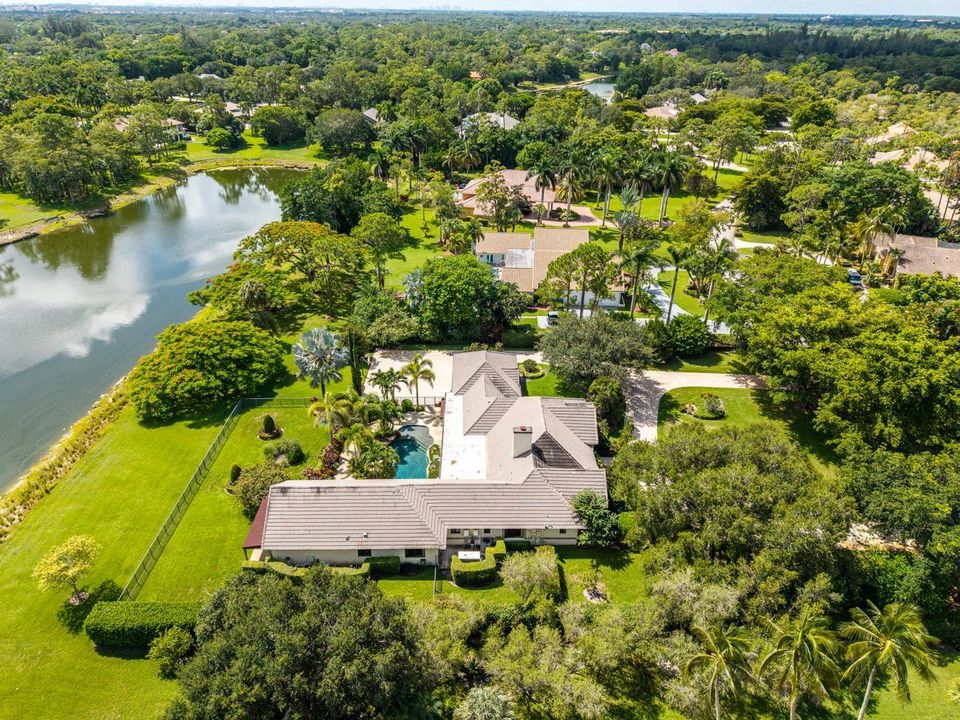 084-010-Side View-1334x1000