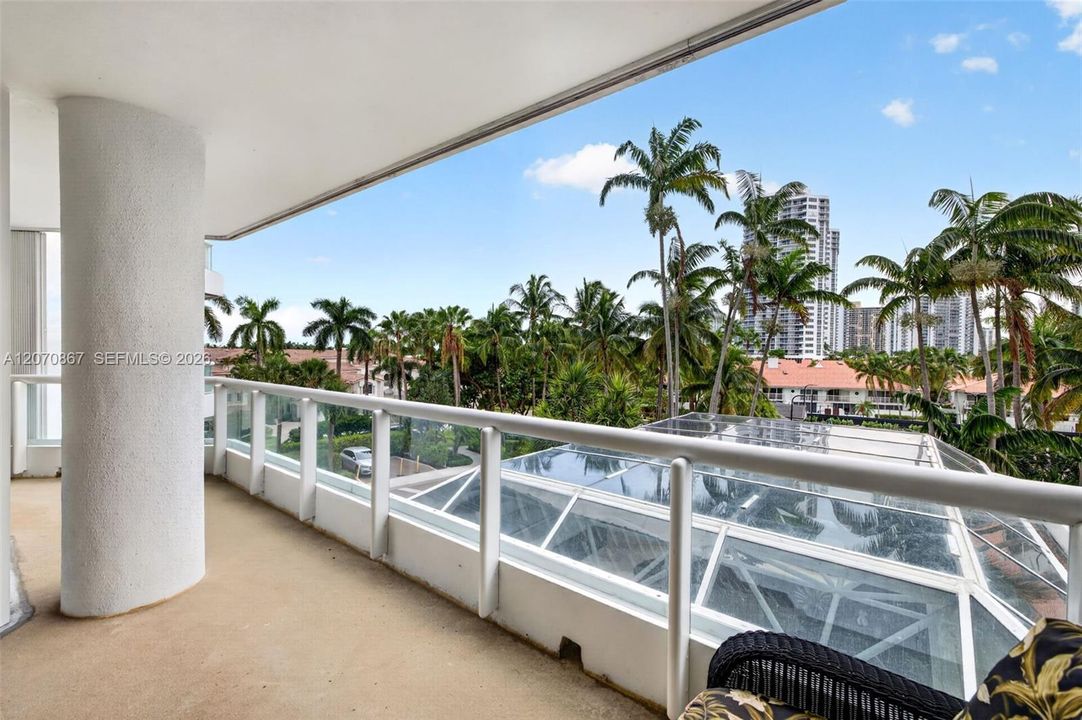 En Venta: $888,000 (3 camas, 2 baños, 2640 Pies cuadrados)