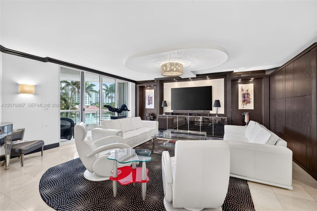 En Venta: $888,000 (3 camas, 2 baños, 2640 Pies cuadrados)