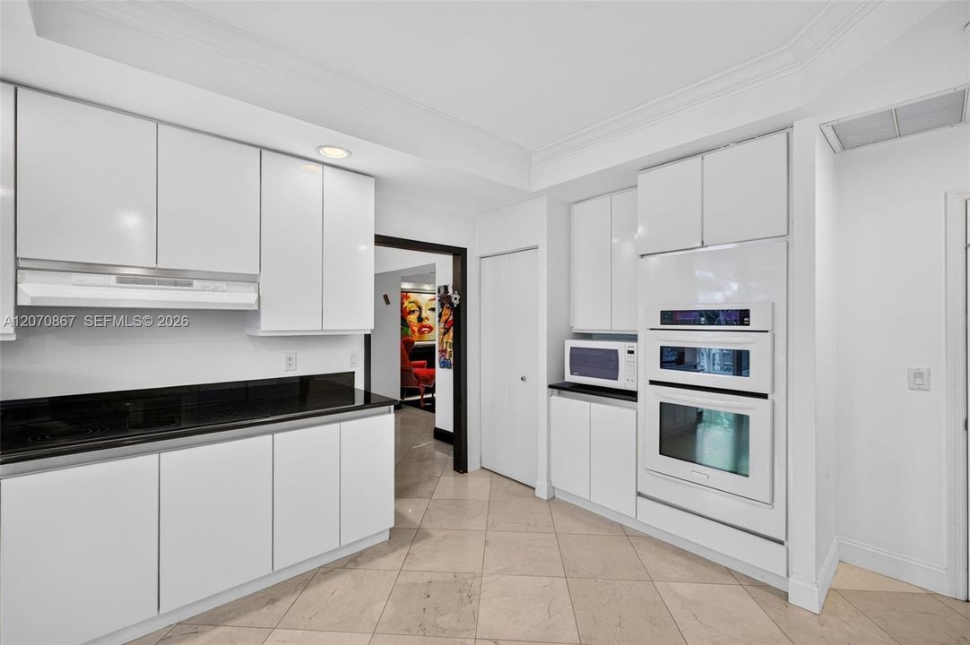En Venta: $888,000 (3 camas, 2 baños, 2640 Pies cuadrados)
