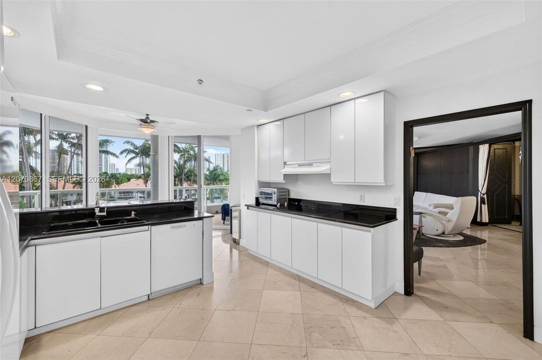 En Venta: $888,000 (3 camas, 2 baños, 2640 Pies cuadrados)