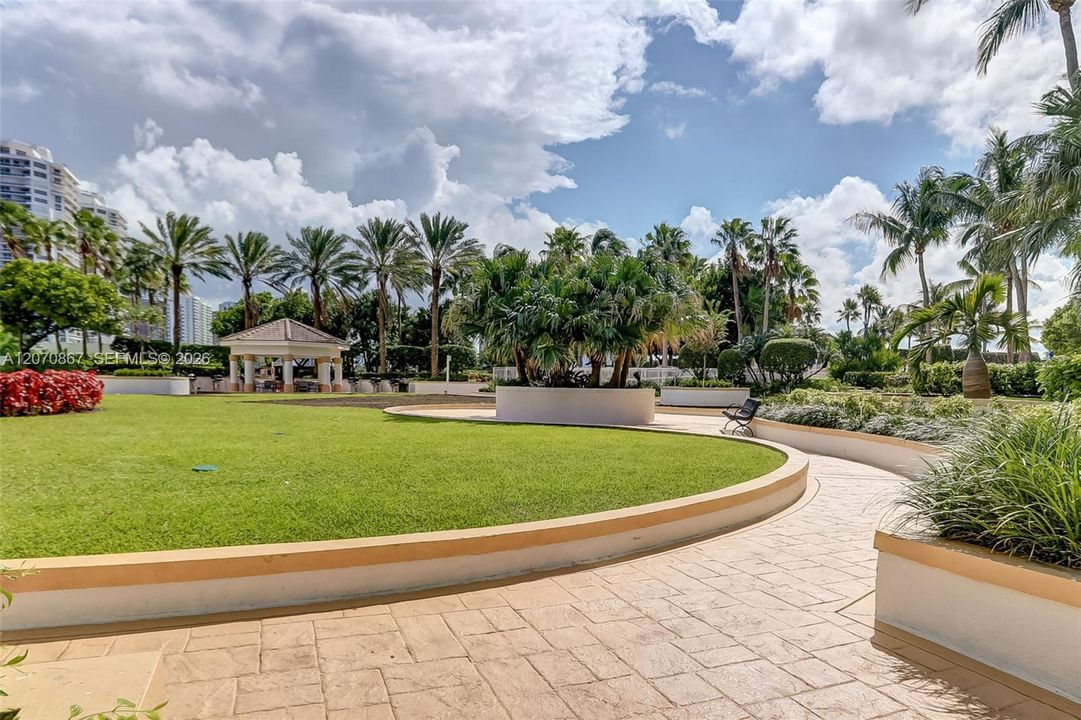 En Venta: $888,000 (3 camas, 2 baños, 2640 Pies cuadrados)