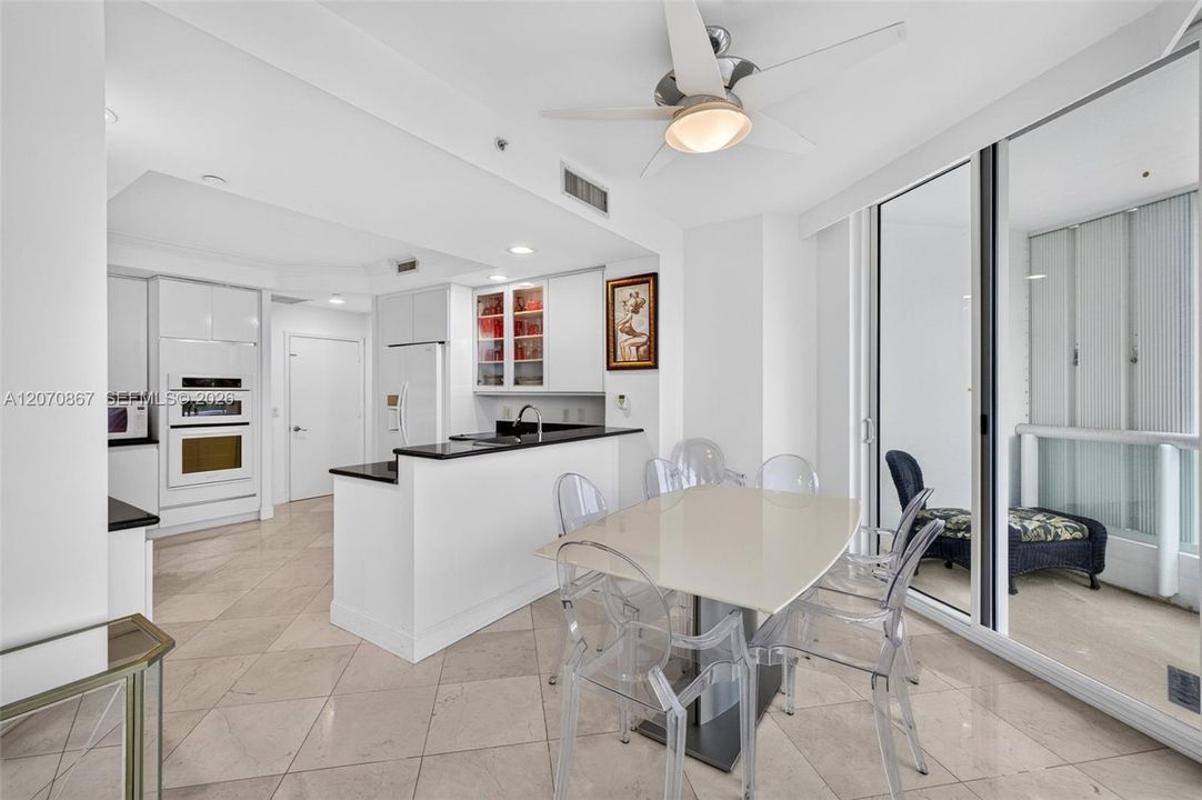 En Venta: $888,000 (3 camas, 2 baños, 2640 Pies cuadrados)