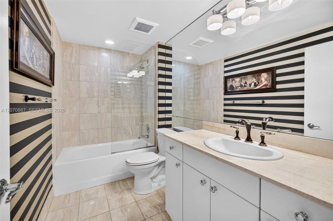 En Venta: $888,000 (3 camas, 2 baños, 2640 Pies cuadrados)