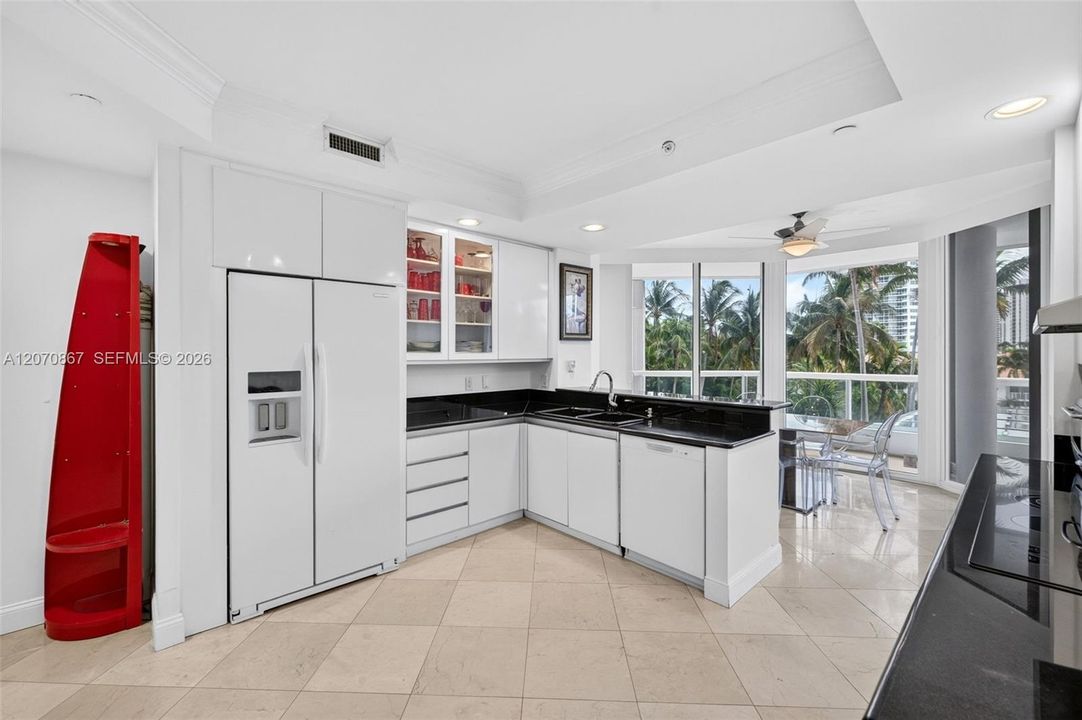 En Venta: $888,000 (3 camas, 2 baños, 2640 Pies cuadrados)