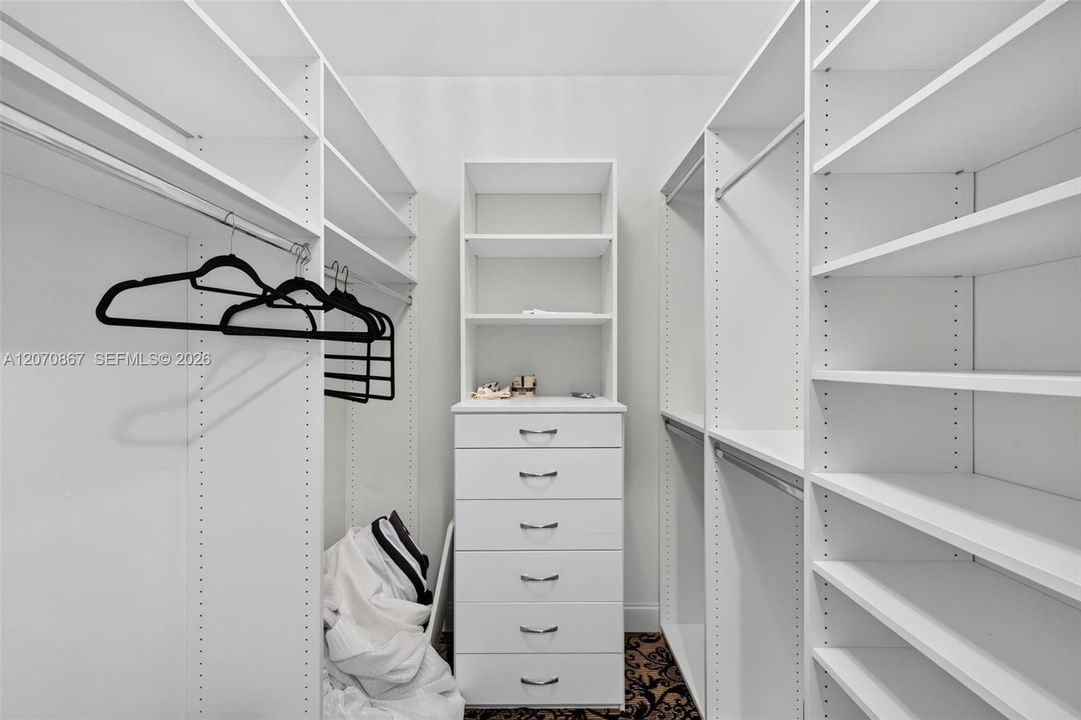 En Venta: $888,000 (3 camas, 2 baños, 2640 Pies cuadrados)