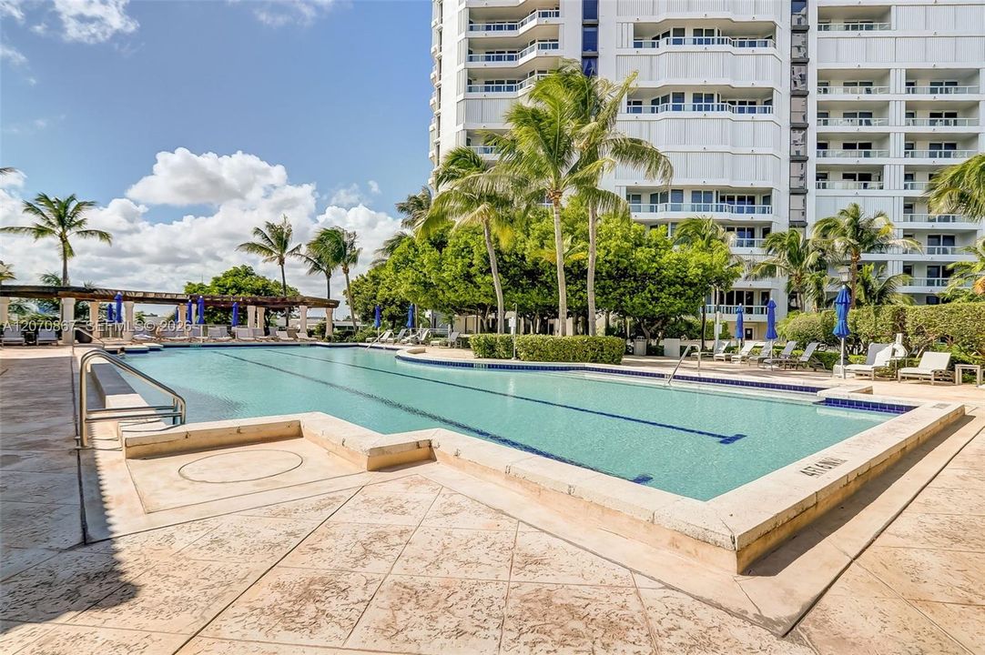 En Venta: $888,000 (3 camas, 2 baños, 2640 Pies cuadrados)