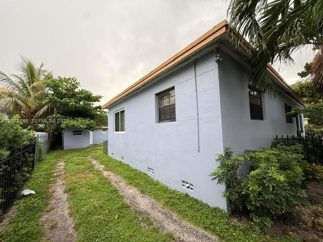 For Rent: $3,100 (3 beds, 1 baths, 2249 Square Feet)