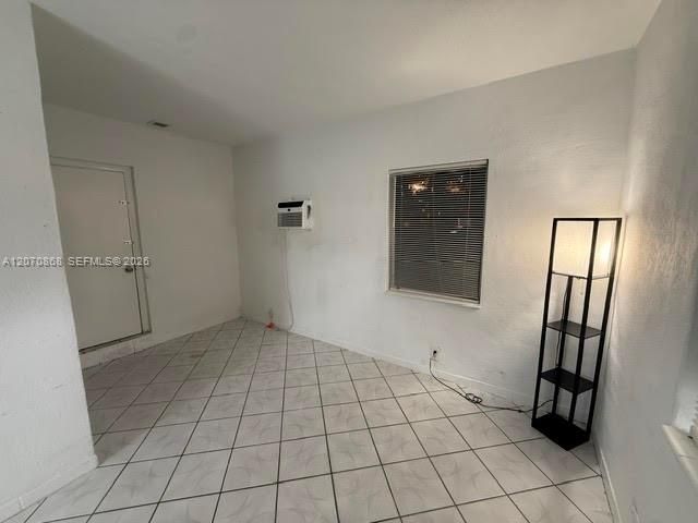 For Rent: $3,100 (3 beds, 1 baths, 2249 Square Feet)