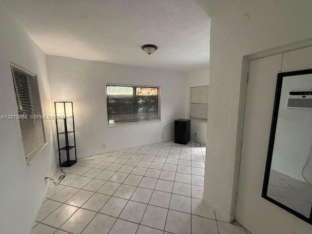 For Rent: $3,100 (3 beds, 1 baths, 2249 Square Feet)