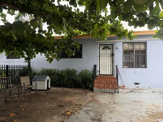 For Rent: $3,100 (3 beds, 1 baths, 2249 Square Feet)